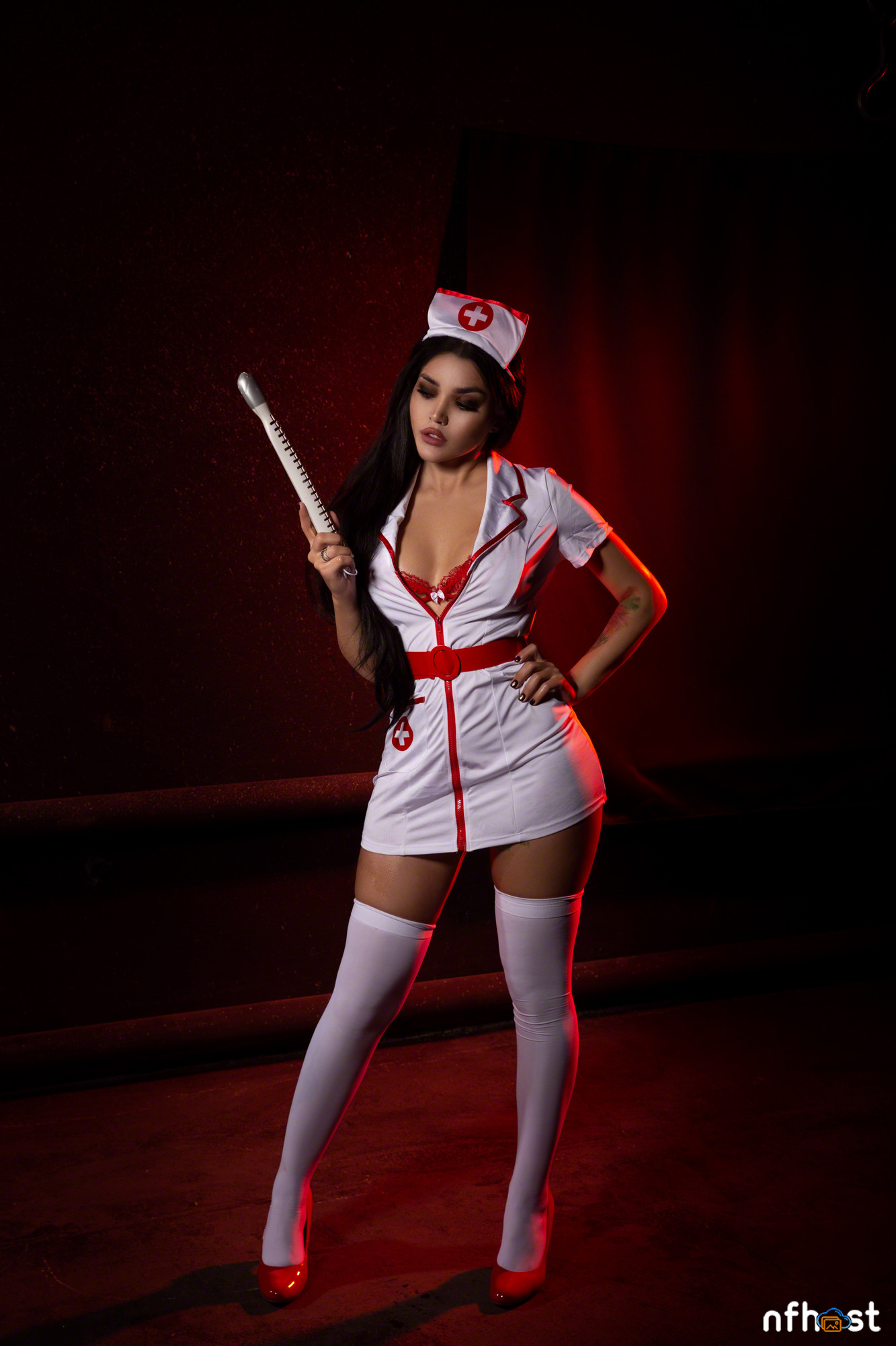голая девушка в костюме медсестры фото фото 59